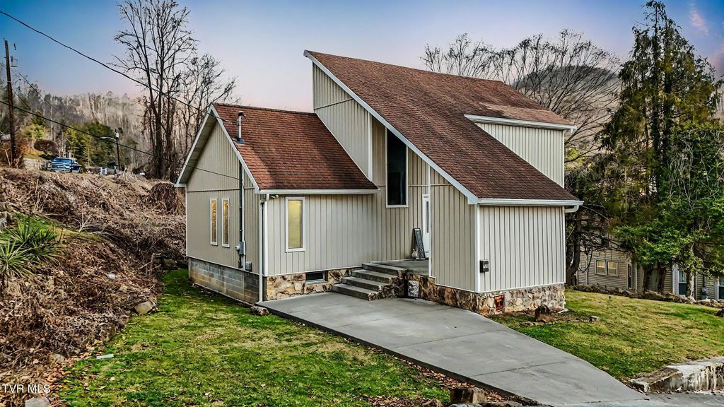 720 Northwest Ridge Avenue, Norton, VA 24273