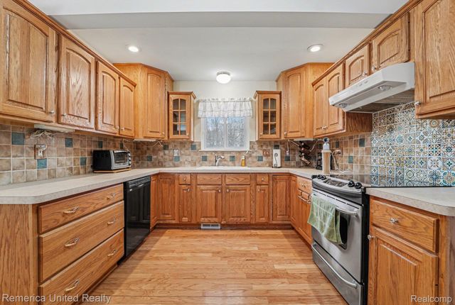 11796 Post Lane, Green Oak Township, MI 48178