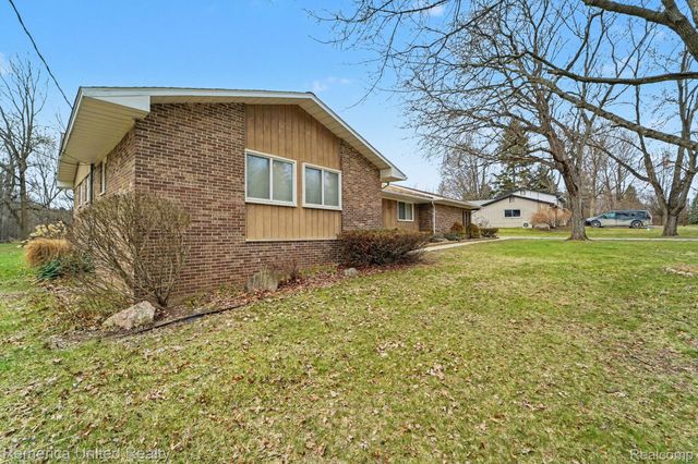 11796 Post Lane, Green Oak Township, MI 48178