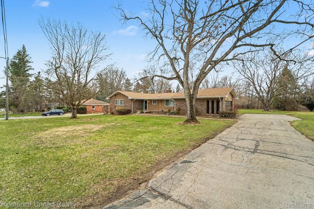 11796 Post Lane, Green Oak Township, MI 48178