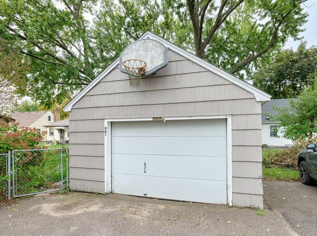 961 California Avenue W, Saint Paul, MN 55117