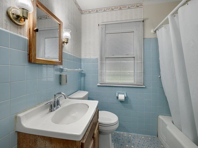 961 California Avenue W, Saint Paul, MN 55117