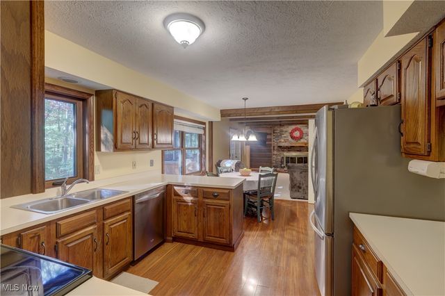 10986 Fawn Meadow Lane, Strongsville, OH 44149