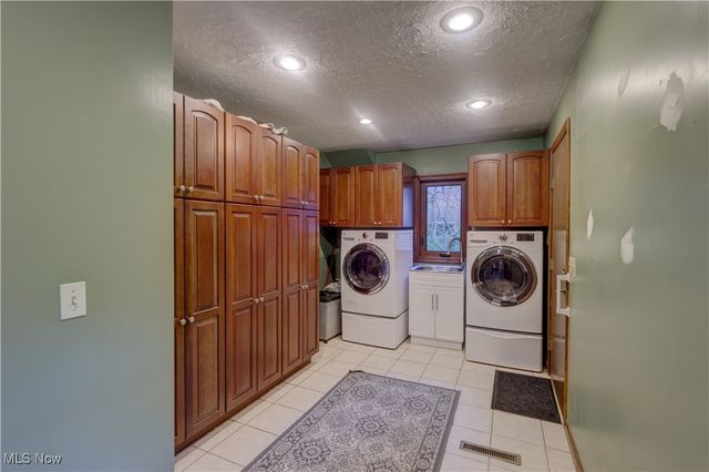 10986 Fawn Meadow Lane, Strongsville, OH 44149