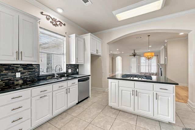 5336 Courtyard Dr, Gonzales, LA 70737