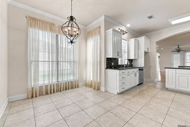 5336 Courtyard Dr, Gonzales, LA 70737