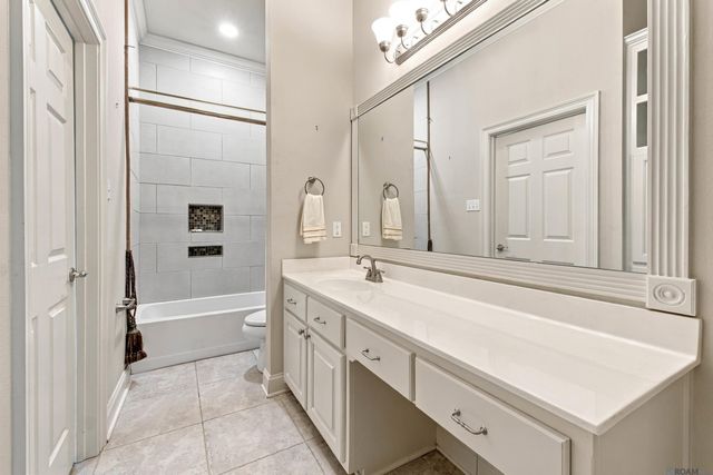 5336 Courtyard Dr, Gonzales, LA 70737