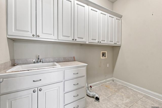 5336 Courtyard Dr, Gonzales, LA 70737