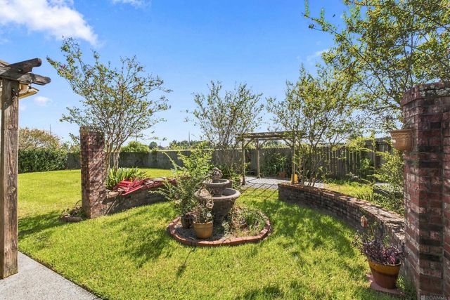 5336 Courtyard Dr, Gonzales, LA 70737
