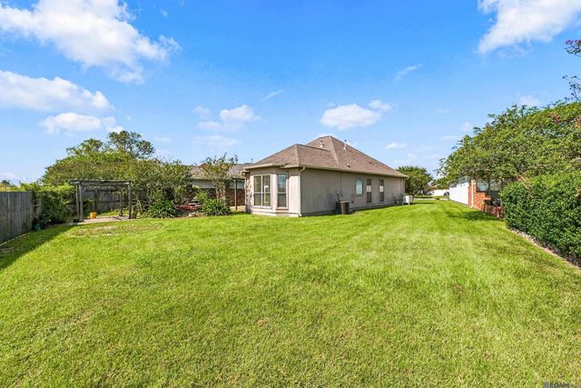 5336 Courtyard Dr, Gonzales, LA 70737