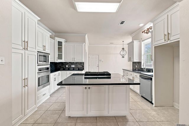 5336 Courtyard Dr, Gonzales, LA 70737
