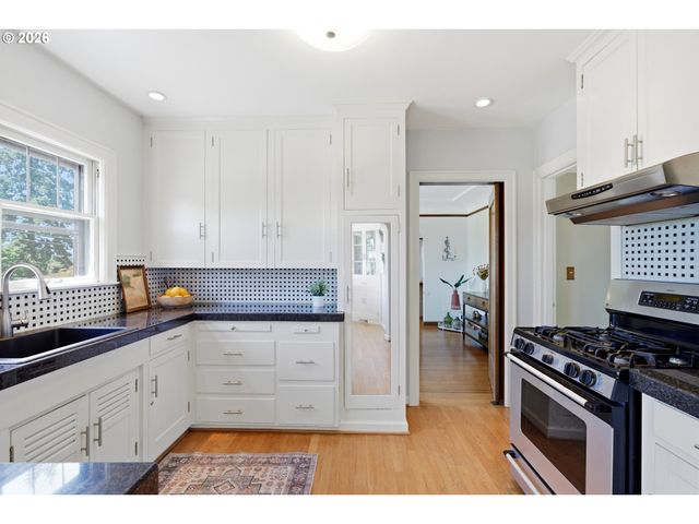 3033 Ne FREMONT St, Portland, OR 97212