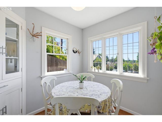 3033 Ne FREMONT St, Portland, OR 97212