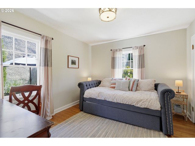3033 Ne FREMONT St, Portland, OR 97212