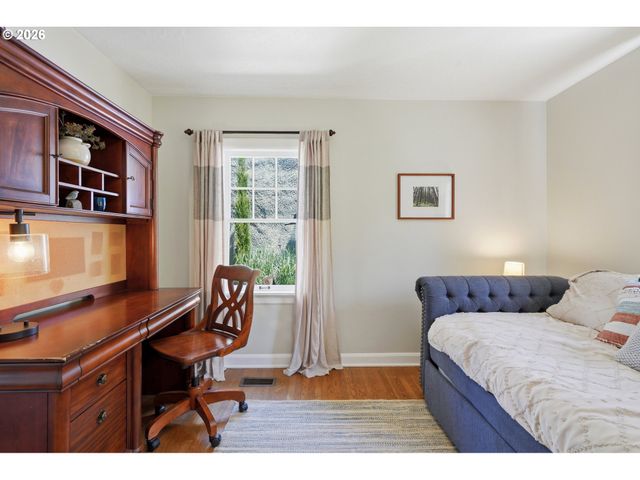 3033 Ne FREMONT St, Portland, OR 97212