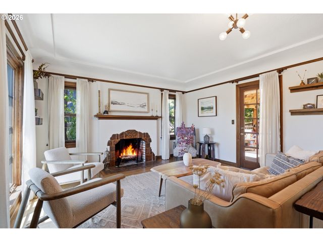 3033 Ne FREMONT St, Portland, OR 97212