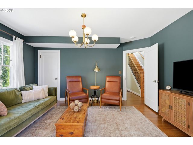 3033 Ne FREMONT St, Portland, OR 97212