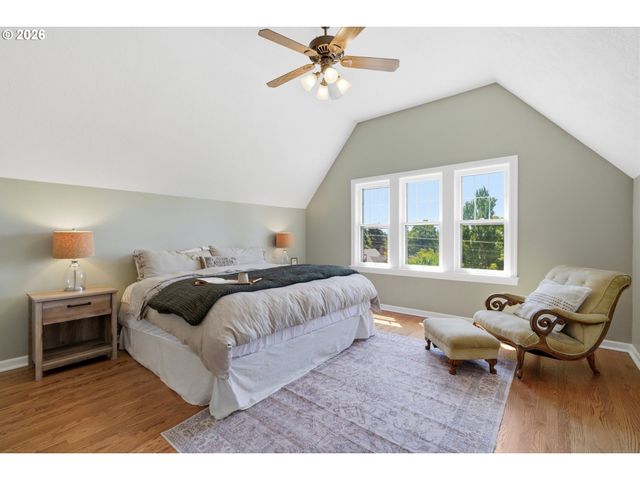 3033 Ne FREMONT St, Portland, OR 97212