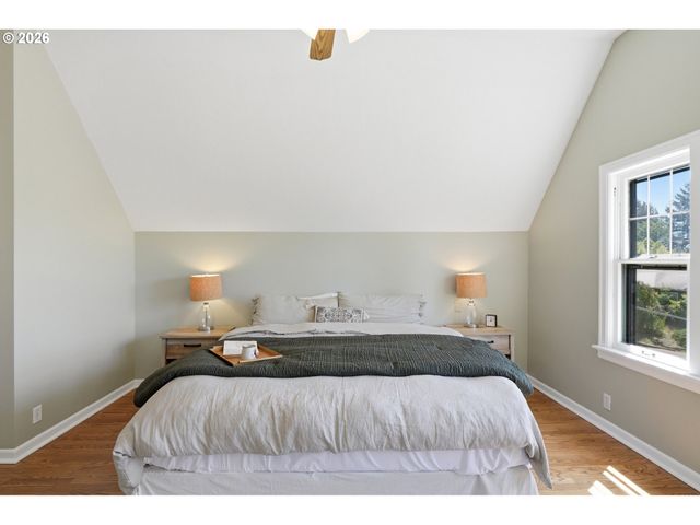 3033 Ne FREMONT St, Portland, OR 97212