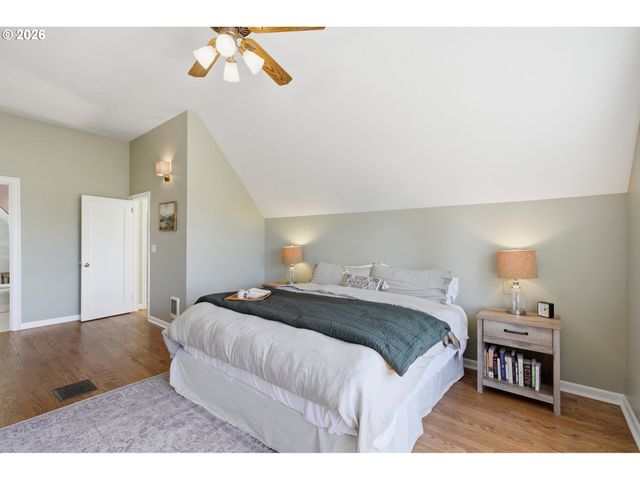 3033 Ne FREMONT St, Portland, OR 97212