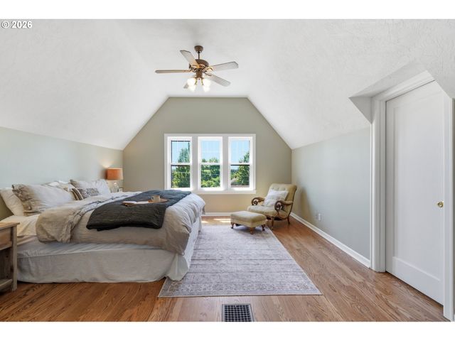 3033 Ne FREMONT St, Portland, OR 97212
