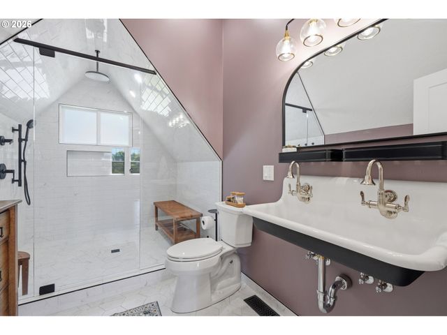 3033 Ne FREMONT St, Portland, OR 97212