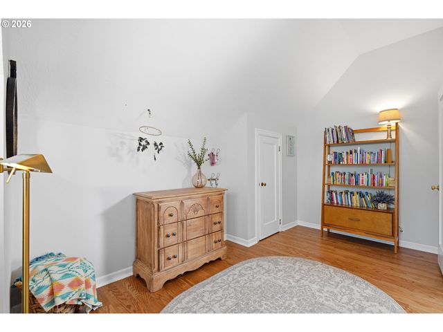 3033 Ne FREMONT St, Portland, OR 97212