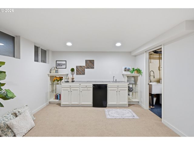 3033 Ne FREMONT St, Portland, OR 97212