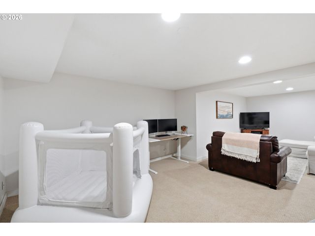 3033 Ne FREMONT St, Portland, OR 97212