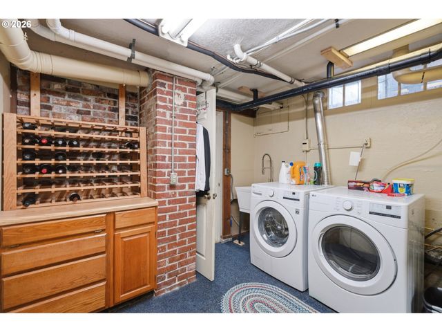 3033 Ne FREMONT St, Portland, OR 97212