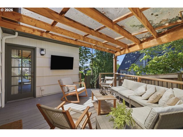 3033 Ne FREMONT St, Portland, OR 97212