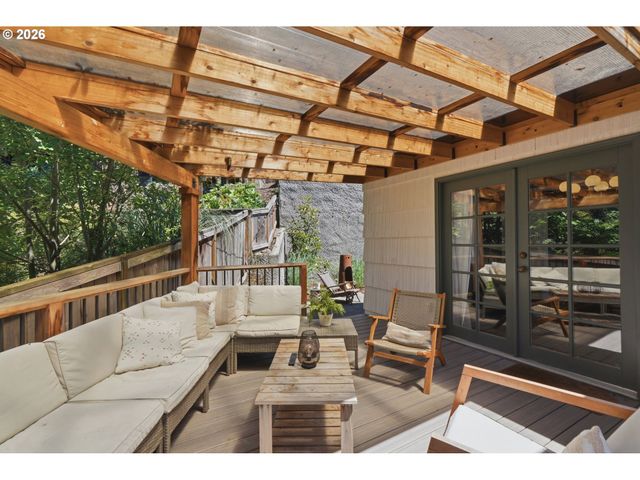 3033 Ne FREMONT St, Portland, OR 97212