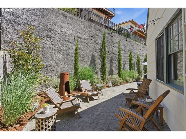 3033 Ne FREMONT St, Portland, OR 97212