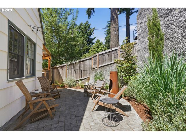 3033 Ne FREMONT St, Portland, OR 97212