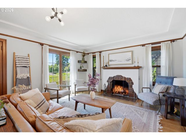 3033 Ne FREMONT St, Portland, OR 97212