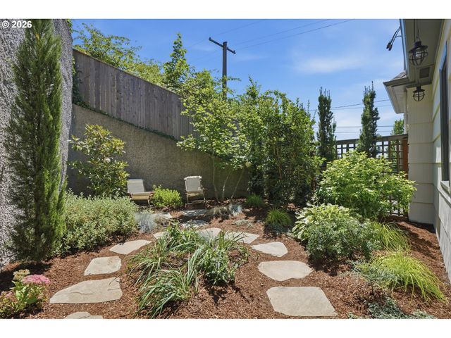 3033 Ne FREMONT St, Portland, OR 97212