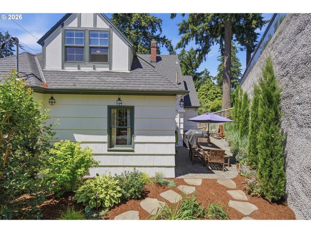 3033 Ne FREMONT St, Portland, OR 97212