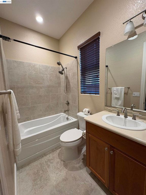 Image 18 of property listing at 2107 Rioja Way, Brentwood, CA 94513