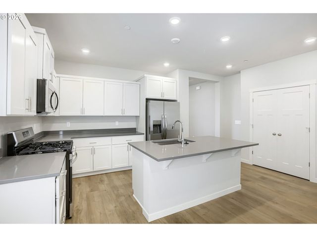 727 GLADE Ave, Forest Grove, OR 97116