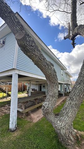 119 Crows Nest Road, Freeport, TX 77541