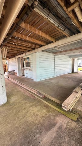 119 Crows Nest Road, Freeport, TX 77541