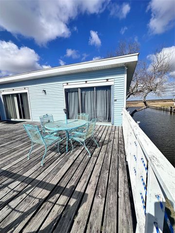 119 Crows Nest Road, Freeport, TX 77541