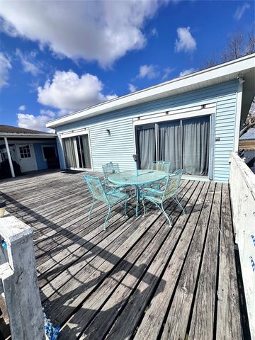 119 Crows Nest Road, Freeport, TX 77541