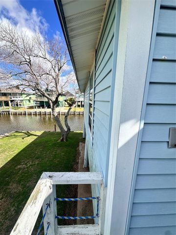 119 Crows Nest Road, Freeport, TX 77541