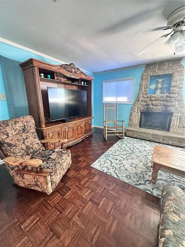 119 Crows Nest Road, Freeport, TX 77541