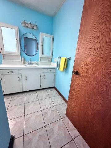 119 Crows Nest Road, Freeport, TX 77541