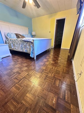 119 Crows Nest Road, Freeport, TX 77541