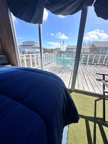 119 Crows Nest Road, Freeport, TX 77541