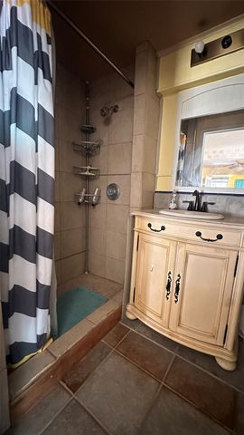 119 Crows Nest Road, Freeport, TX 77541