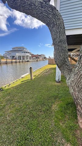 119 Crows Nest Road, Freeport, TX 77541